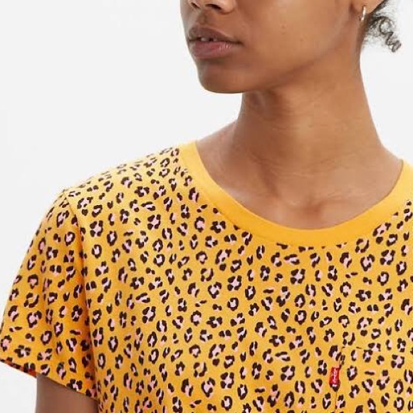 Levi’s leopard t-shirt - Picture 1 of 4